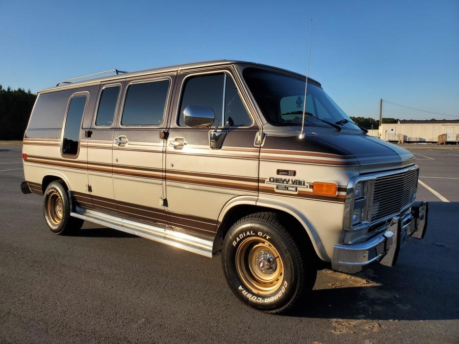  Chevrolet G20 Conversion Van  (CG21305) 1988 года  (фото 10 из 257)